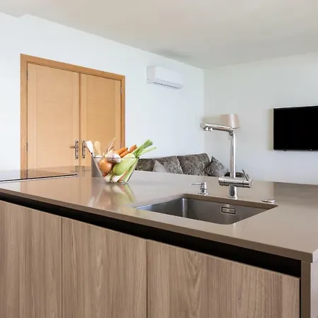 Villa Luxurious With Jacuzzi