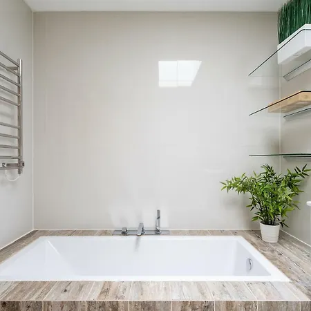 Luxurious With Jacuzzi Villa *