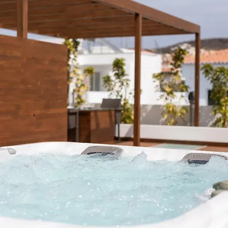 Luxurious With Jacuzzi